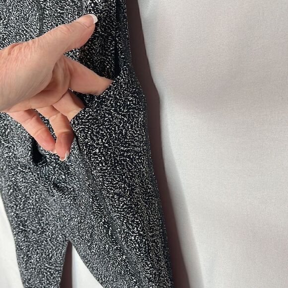 Athleta Ultimate Stash Pocket Textured 7/8 Leggings. Size Small. - Picture 7 of 7